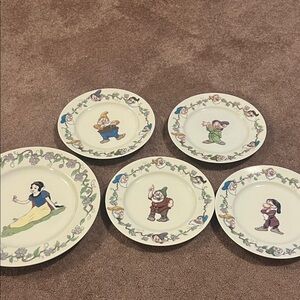 Disney Snow White and Dwarfs Dinnerware Set - Cream and Multicolor